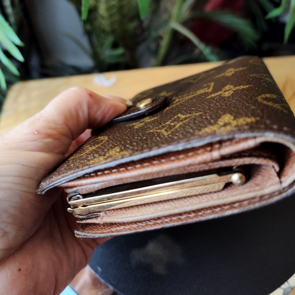 Louis Vuitton mono kiss lock wallet - Picture 4 of 8